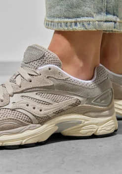 DAMES SAUCONY lichtgrijze lage sneakers progrid omni 9