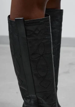 DAMES LINA LOCCHI e hoge laarzen at40