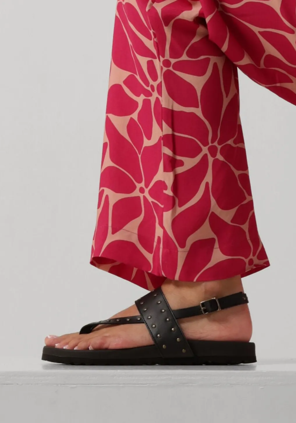 DAMES LINA LOCCHI e sandalen led teenslip sandaal met studs